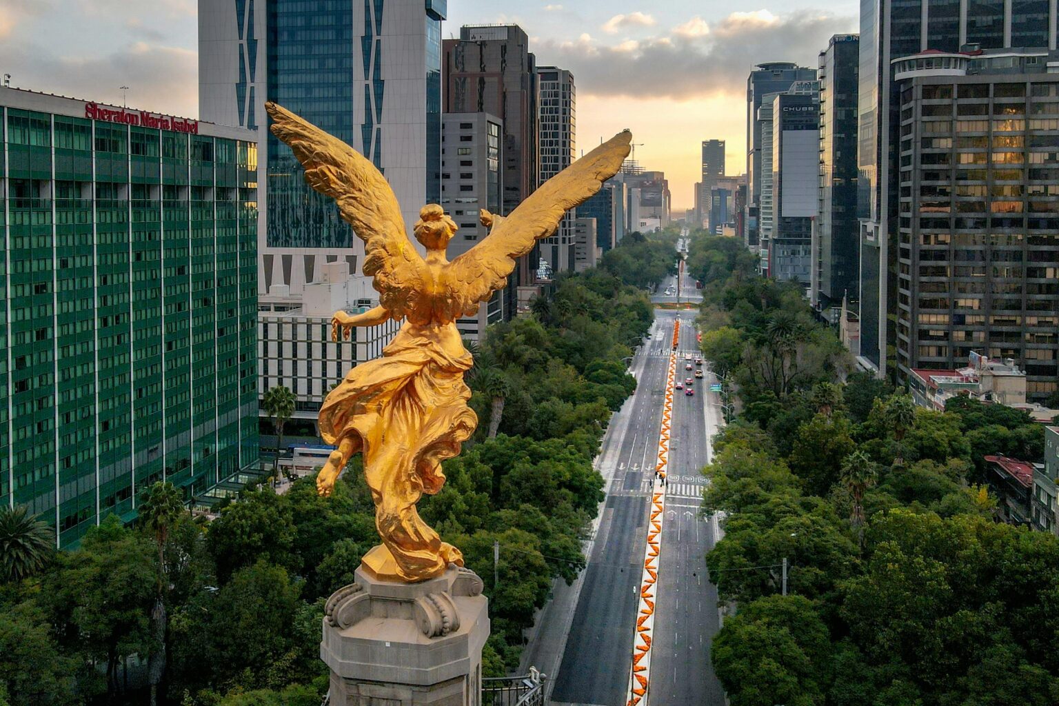 Ángel de la Independencia y Paseo de la Reforma en Ciudad de México
